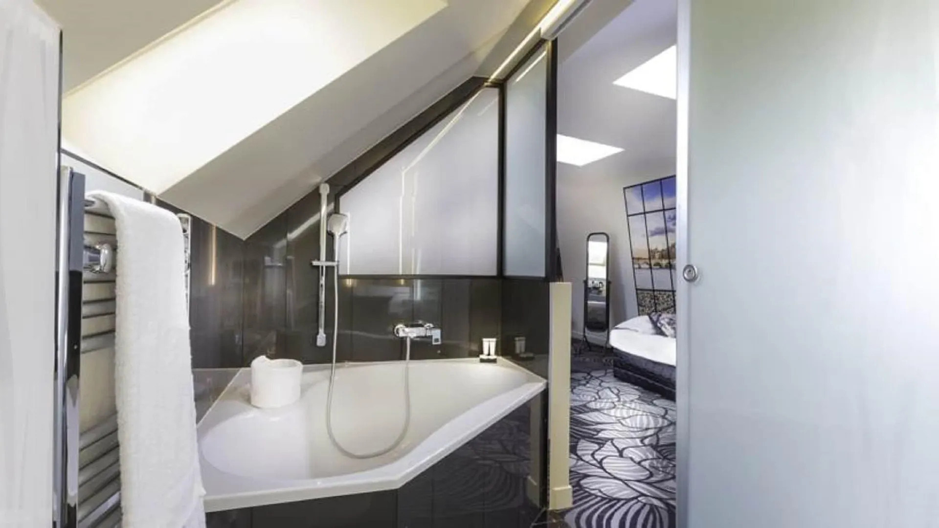Ile De France Opera Hotel 3*